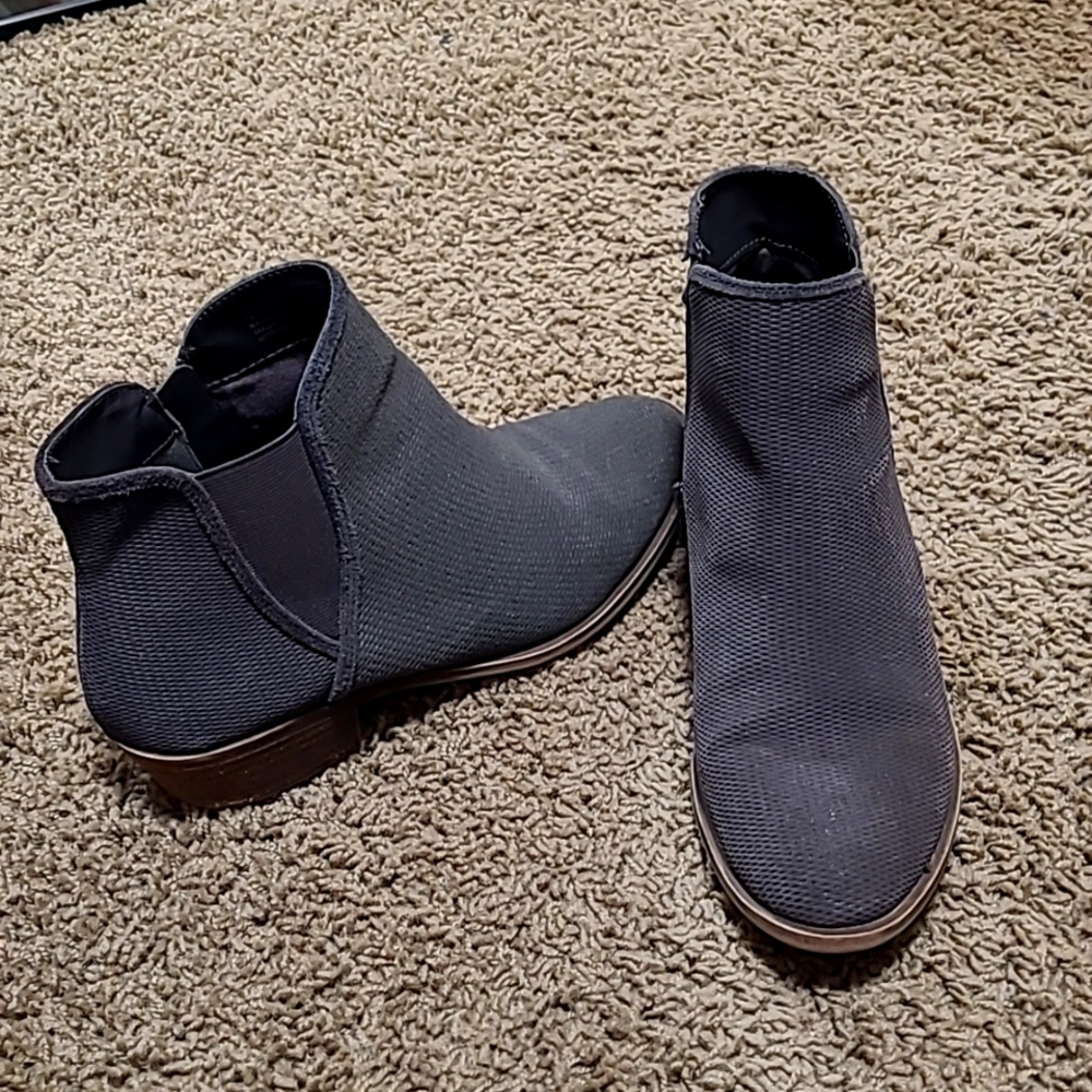 Kensie Gray Booties Size 9